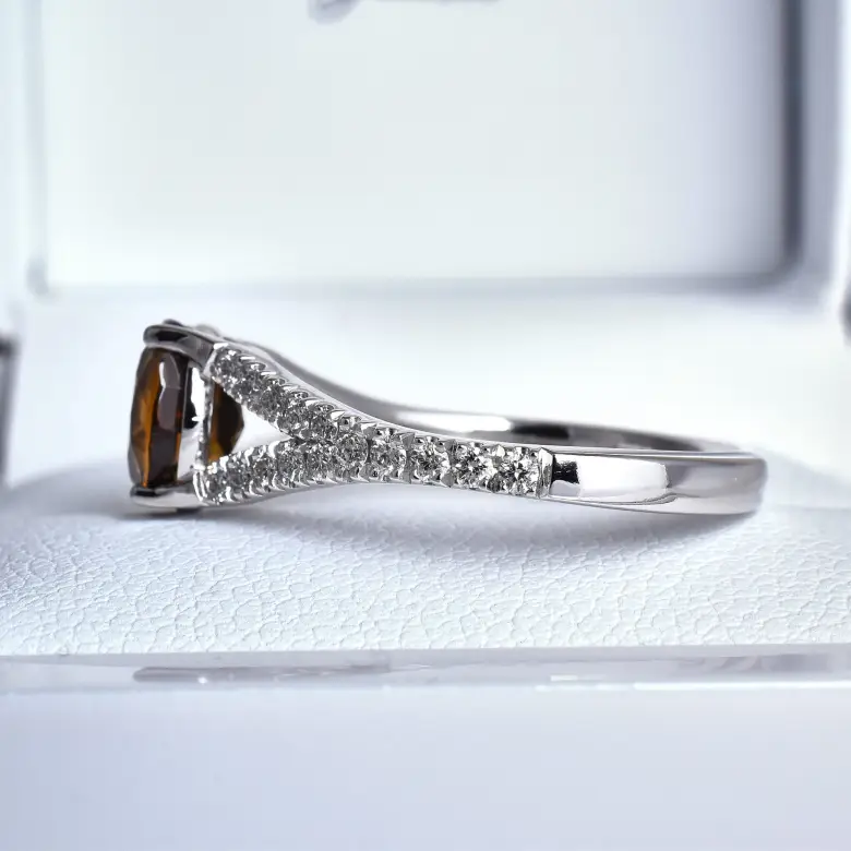 Pierścionek z aleksandrytem naturalnym